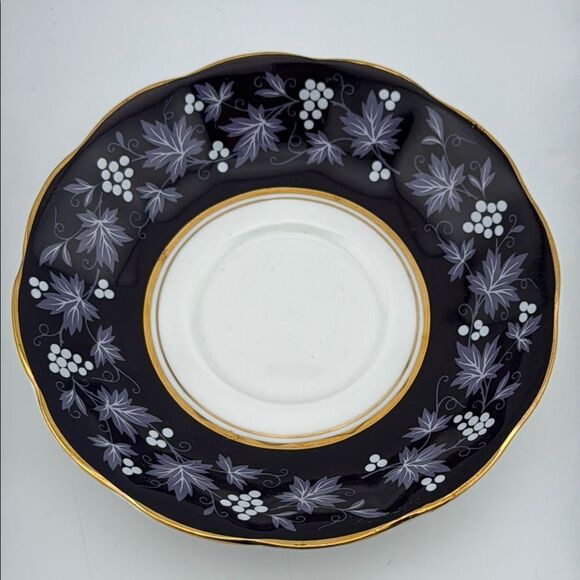 Gorgeous Royal Albert Bone China Chateau série RouenTeacup with Saucer - Picture 4 of 5